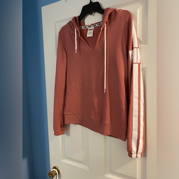 2 VICTORIA SECRET PINK HOODIES!🤩 - Picture 12 of 17